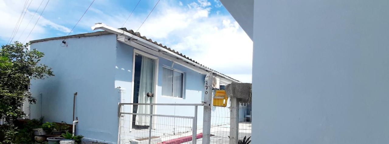 Kitnet K1 Em Torres-Rs - Na Mais Bela Praia Gaucha - Cozinha - Banheiro - Ar Condicionado - Smart Tv 32' - Wi-Fi - Anfitria Superhost No Bnb Kültér fotó