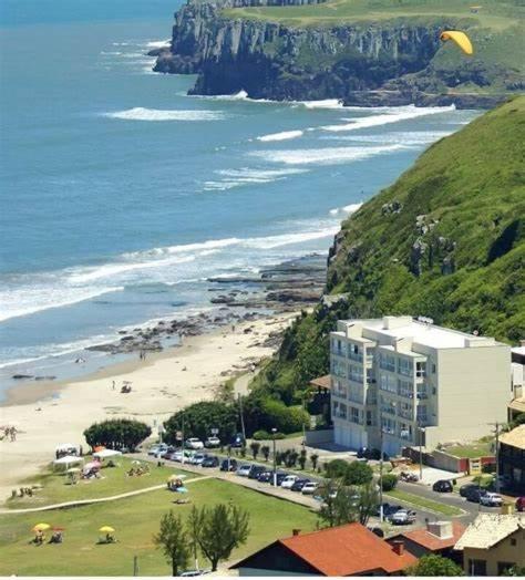 Kitnet K1 Em Torres-Rs - Na Mais Bela Praia Gaucha - Cozinha - Banheiro - Ar Condicionado - Smart Tv 32' - Wi-Fi - Anfitria Superhost No Bnb Kültér fotó