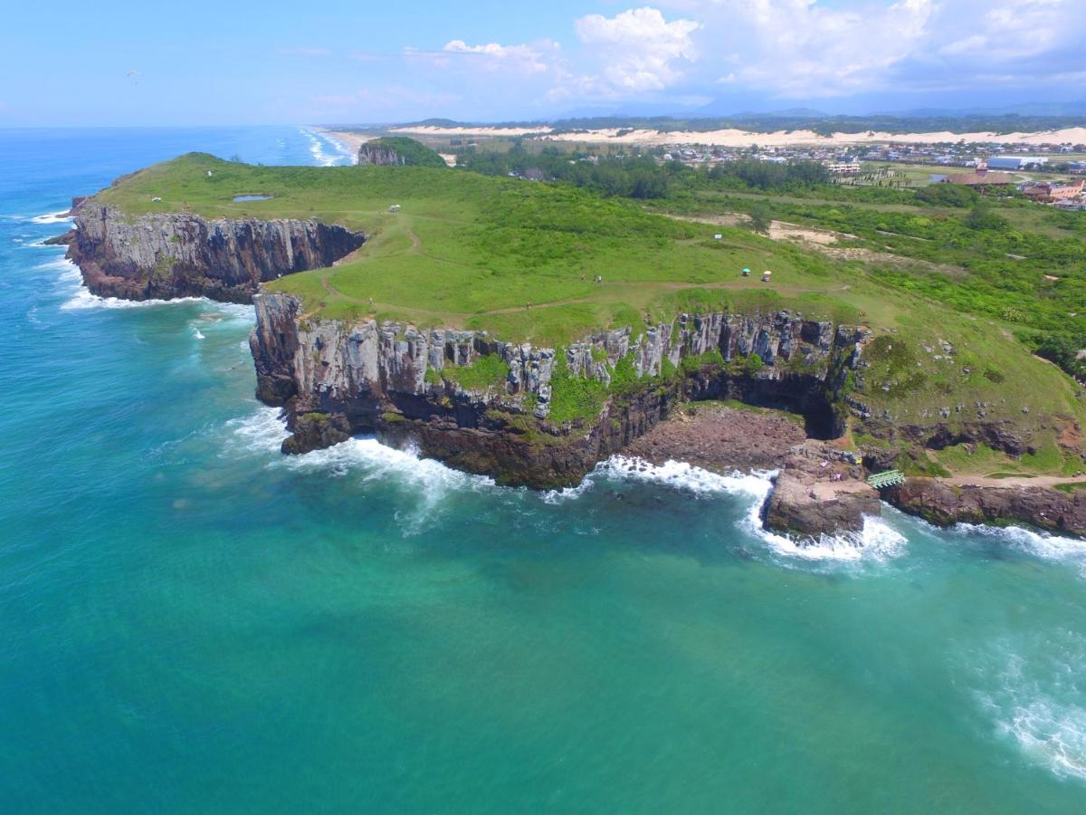 Kitnet K1 Em Torres-Rs - Na Mais Bela Praia Gaucha - Cozinha - Banheiro - Ar Condicionado - Smart Tv 32' - Wi-Fi - Anfitria Superhost No Bnb Kültér fotó