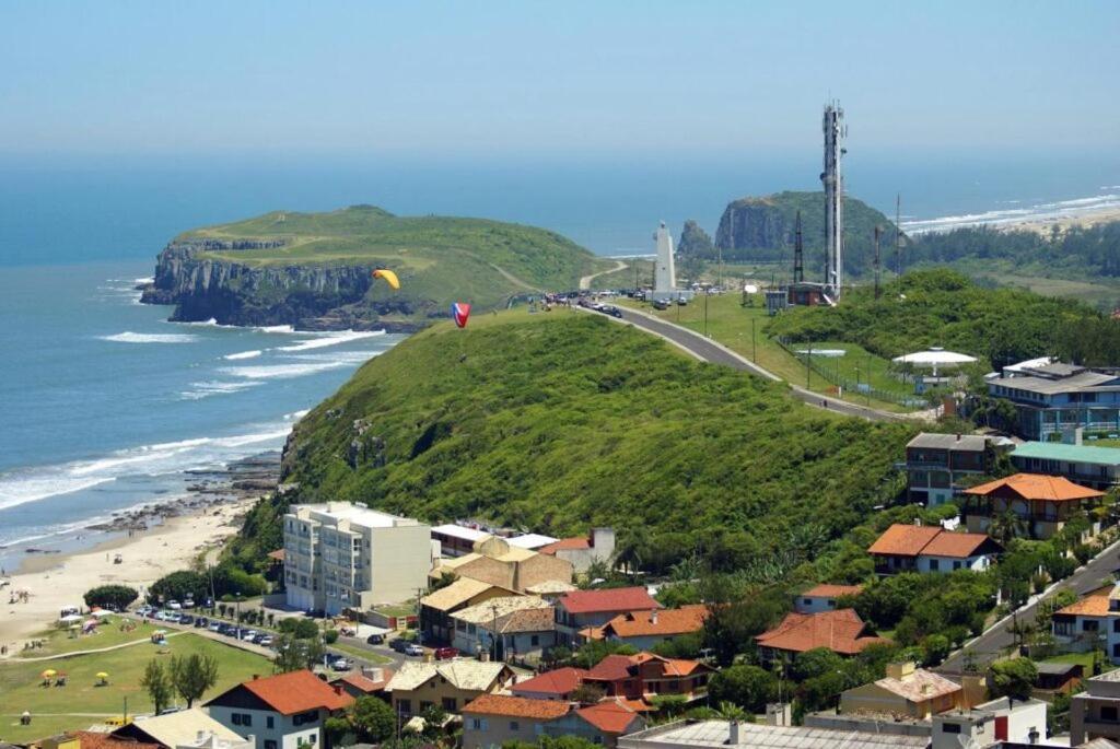Kitnet K1 Em Torres-Rs - Na Mais Bela Praia Gaucha - Cozinha - Banheiro - Ar Condicionado - Smart Tv 32' - Wi-Fi - Anfitria Superhost No Bnb Kültér fotó