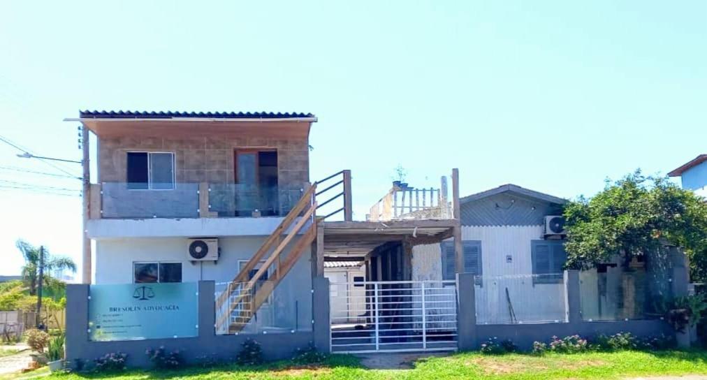 Kitnet K1 Em Torres-Rs - Na Mais Bela Praia Gaucha - Cozinha - Banheiro - Ar Condicionado - Smart Tv 32' - Wi-Fi - Anfitria Superhost No Bnb Kültér fotó